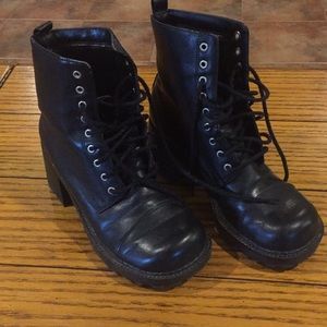 Ladies size 5 combat boot